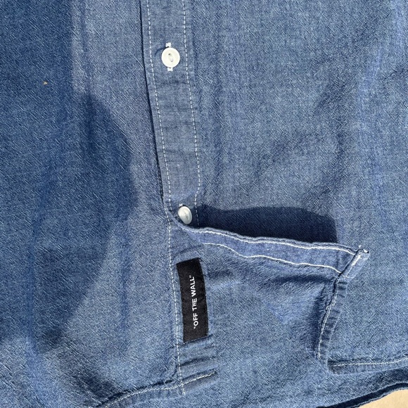 Vans long sleeve, classic cut denim button up, men’s Lg - Picture 4 of 5